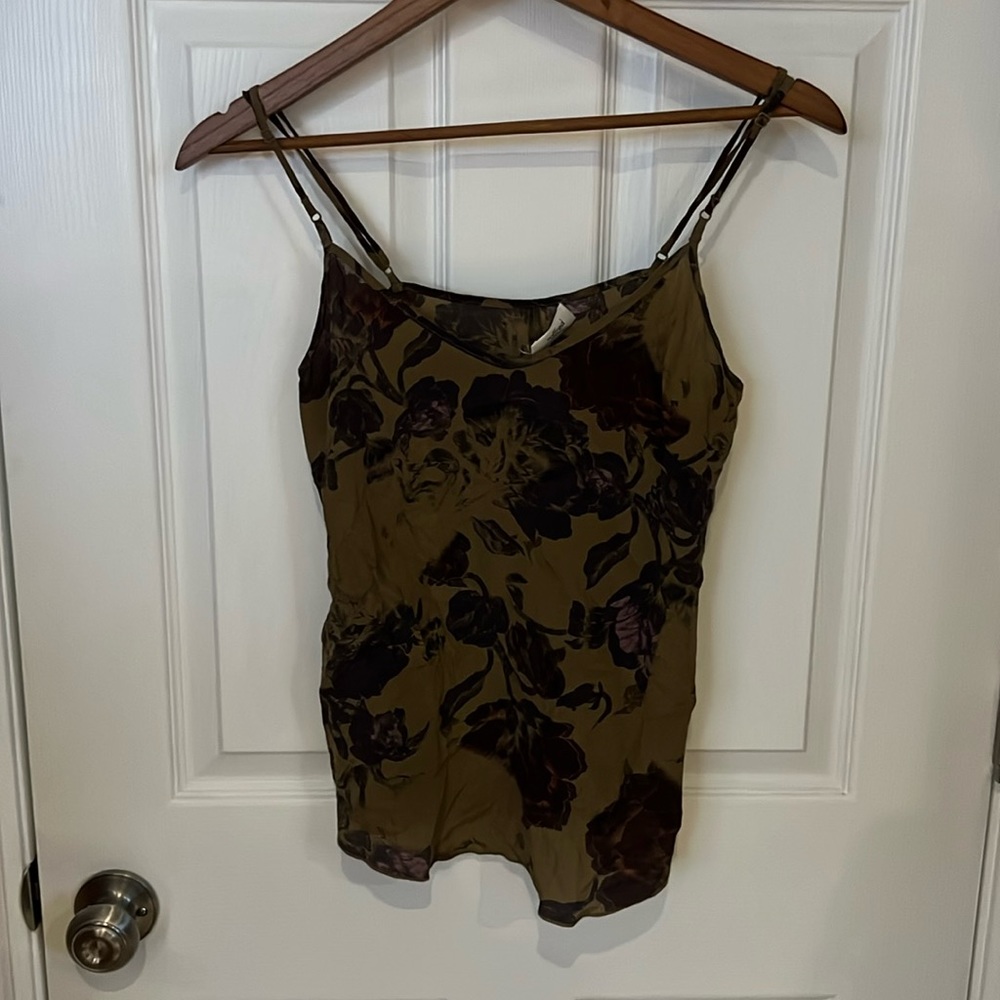 Aritzia Wilfred small Green floral silk tank top